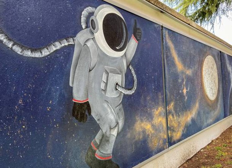 Un astronauta all’Anffas: è il murales per la giornata dell’autismo a Varese