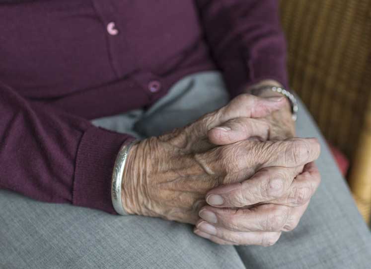 “Proteggete gli anziani non autosufficienti dalle conseguenze della crisi politica”- Appello del Patto per la non autosufficienza